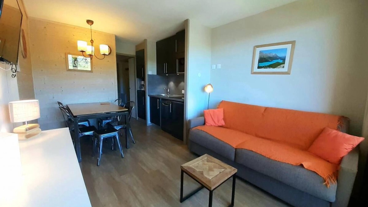 Saint-Julien-Mont-Denis Apartment | 100m from resort center, 4th floor, view mountain, balcony, tv, ski locker, 23m², La Plagne