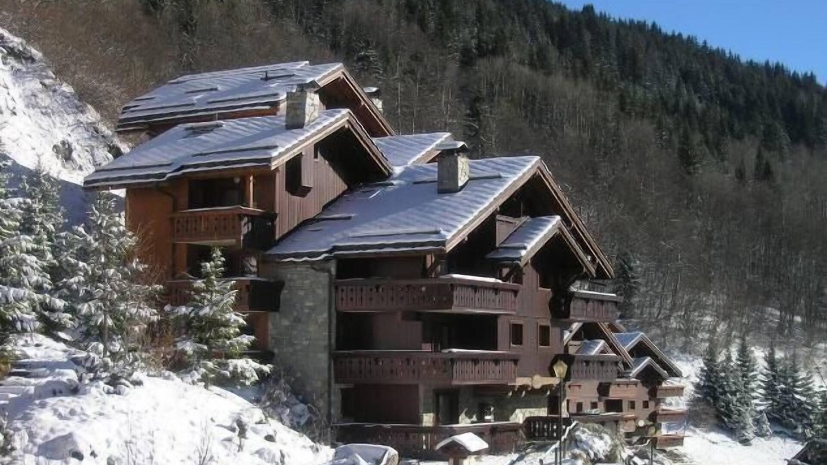 Meribel Village Apartment | 100m from ski slopes, 3rd floor, balcony, tv, ski locker, 65m², Méribel
