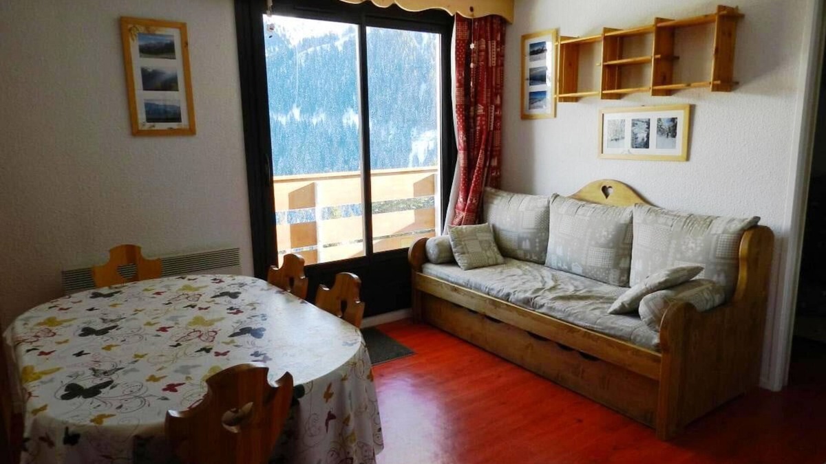 Le Pleynet Apartment | 100m from ski slopes, view ski slopes/valley, balcony, parking, ski locker, 30-32m², Les 7 Laux