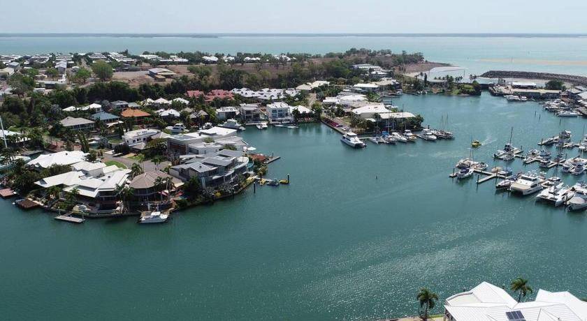Cullen Bay Apartment | 102 m² Apartment ∙ 2 bedrooms ∙ 4 guests