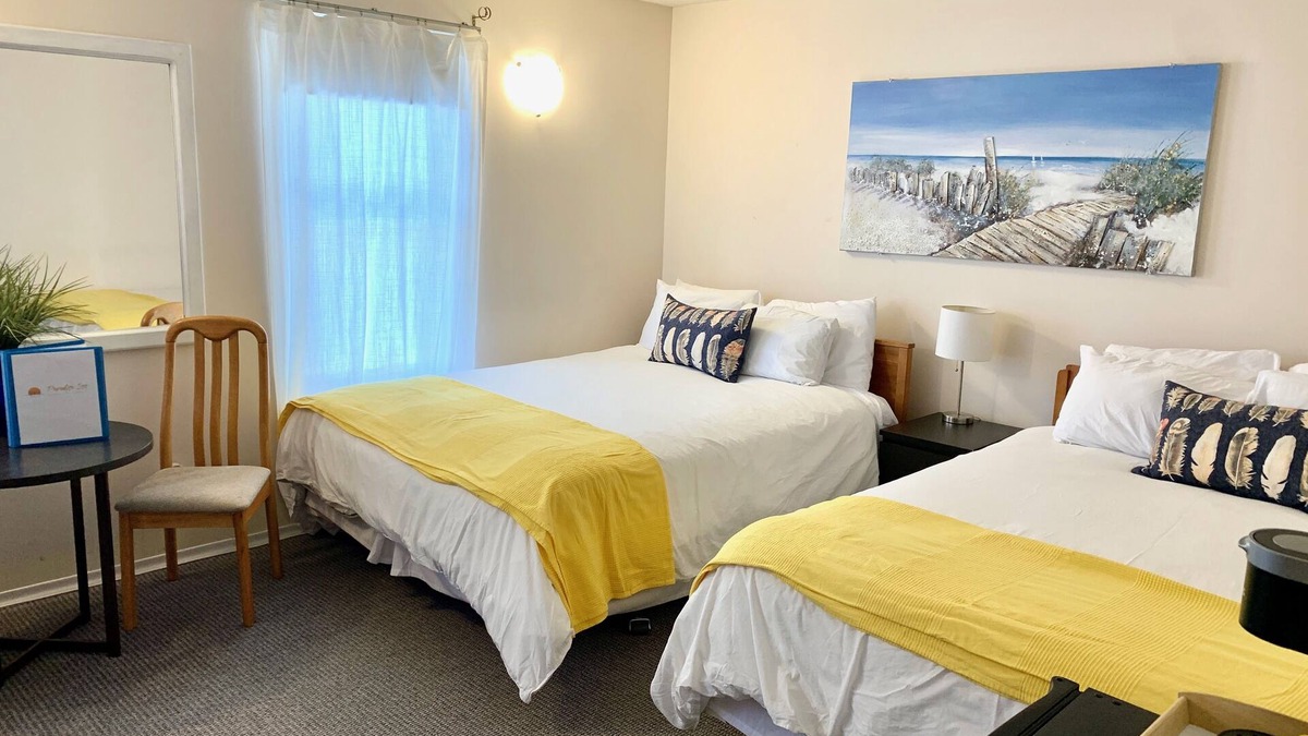 Port Elgin Hotel | 102 - Standard Room - 2 Queen Beds -1st Floor