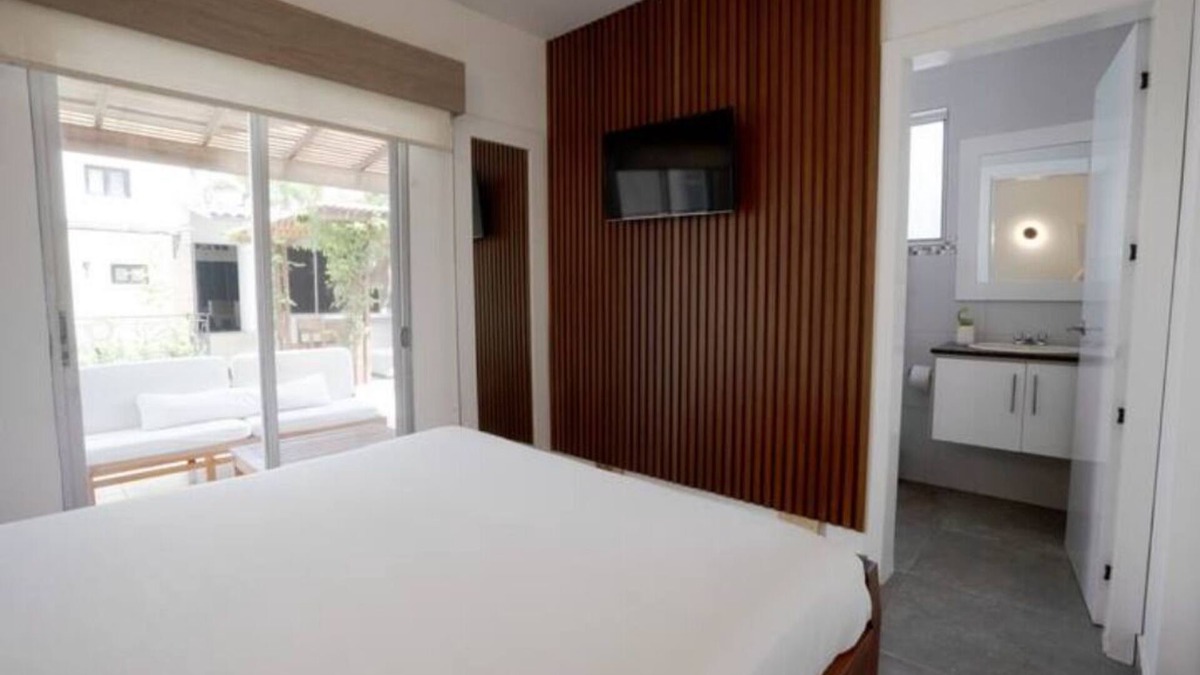 Urdesa Condo | 103 1BR/1BA PragaApts Parking US Consulate