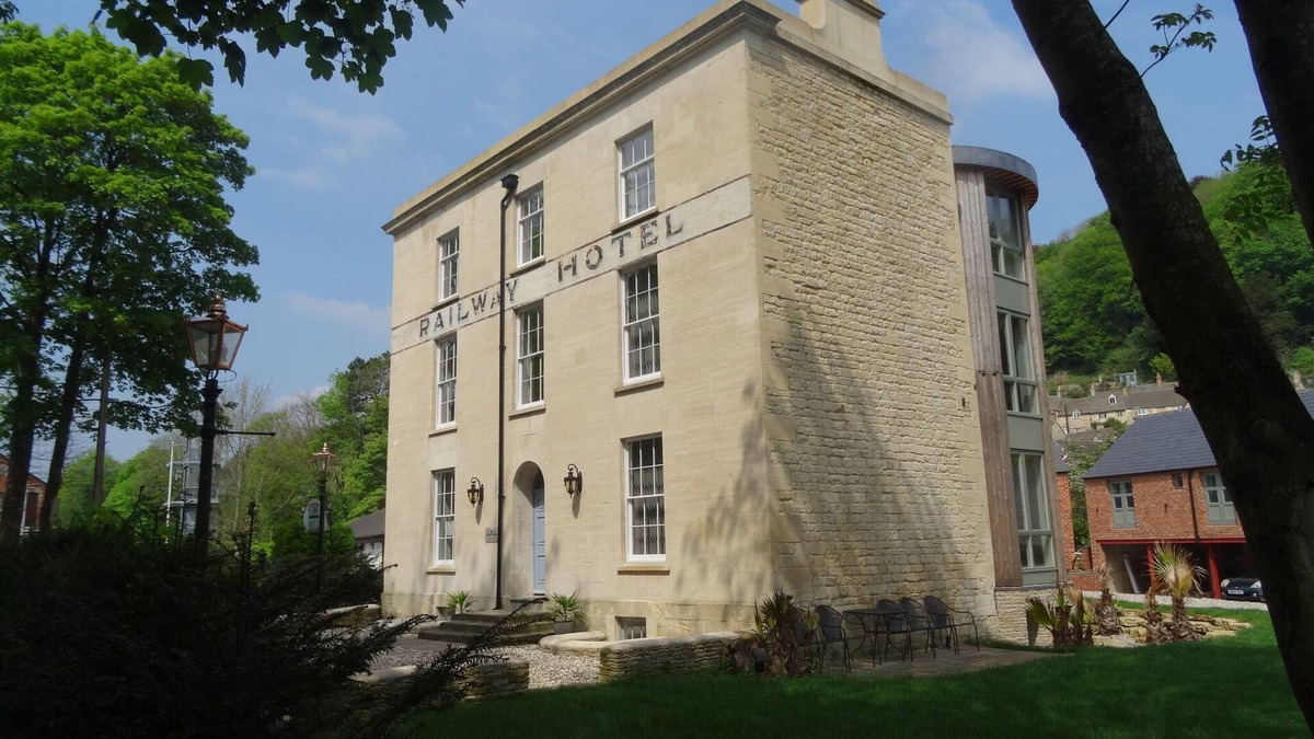 Nailsworth Apartment | (104) Beautiful Apartment in Landmark Cotswold Grade II Listed Georgian House