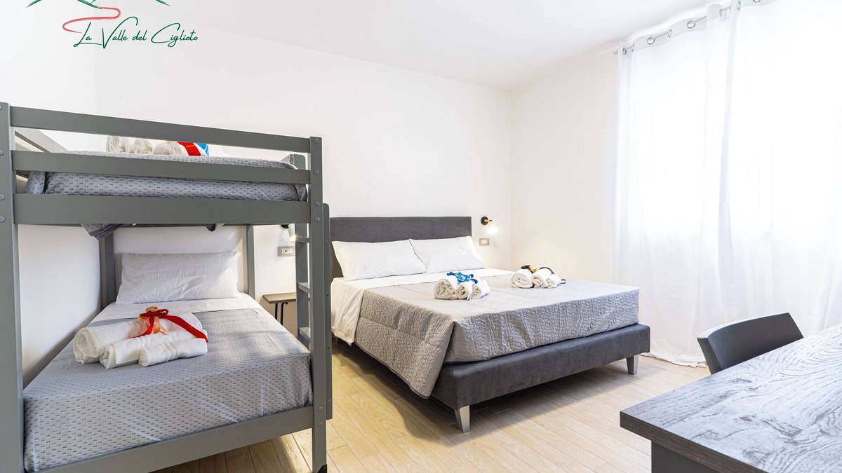 Licusati Apartment | (104) Quadruple room with private bathroom - Room Rentals in Licusati (SA)