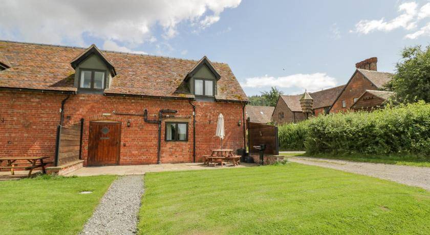Acton Scott House | 105 m² House ∙ 2 bedrooms ∙ 5 guests