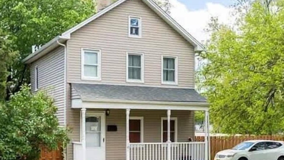 East Brunswick House | 107 Quaint Renovated Single Family 3 Bdrm House