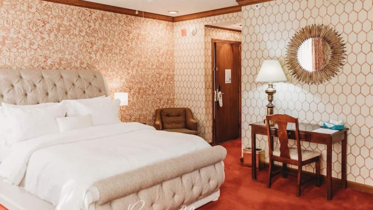 Bartlesville Apartment | 108 · Historic Hotel Room #108 - Hotel Phillips