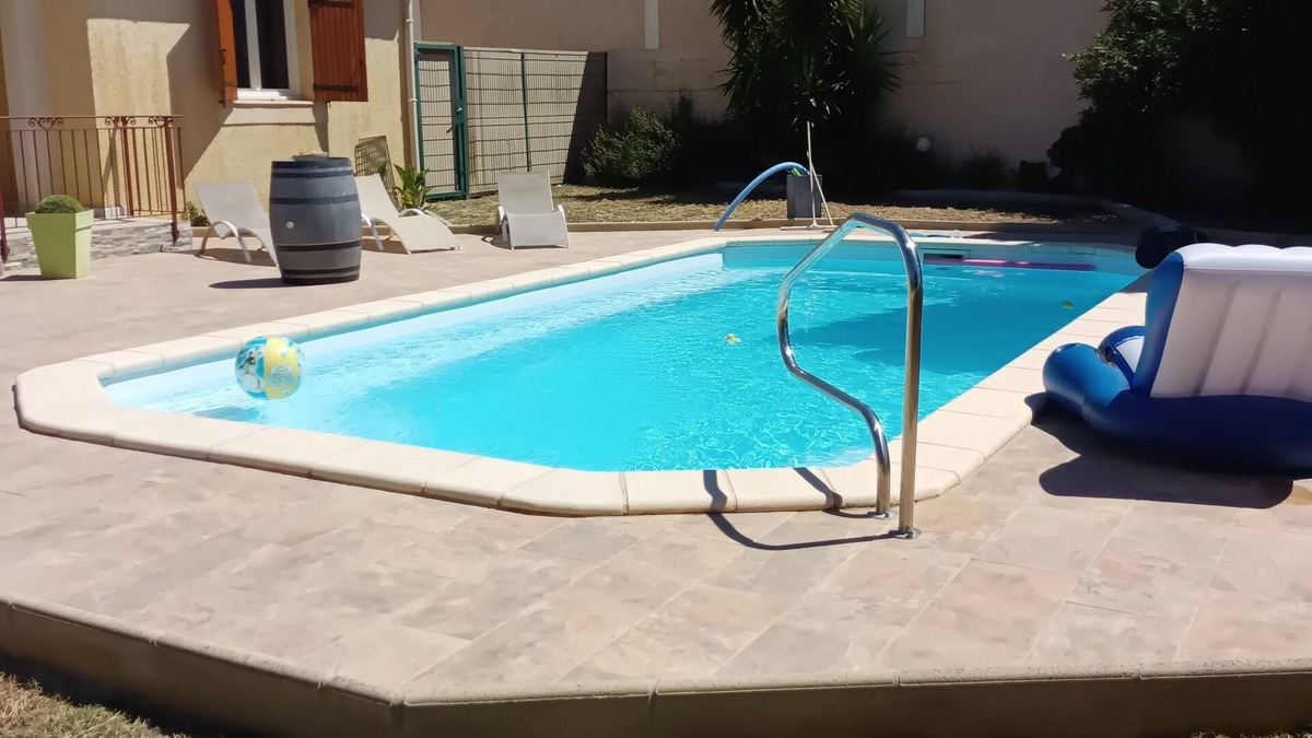 Montfrin Villa | 10km from Pont du Gard pretty villa in a quiet area with swimming pool