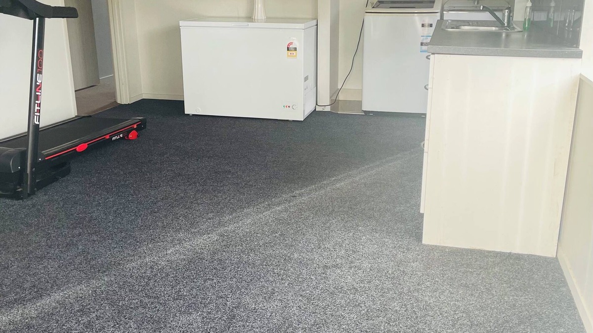 Papatoetoe House | 10min drive from airport, 5 mins to theme park and opposite daily and laundry