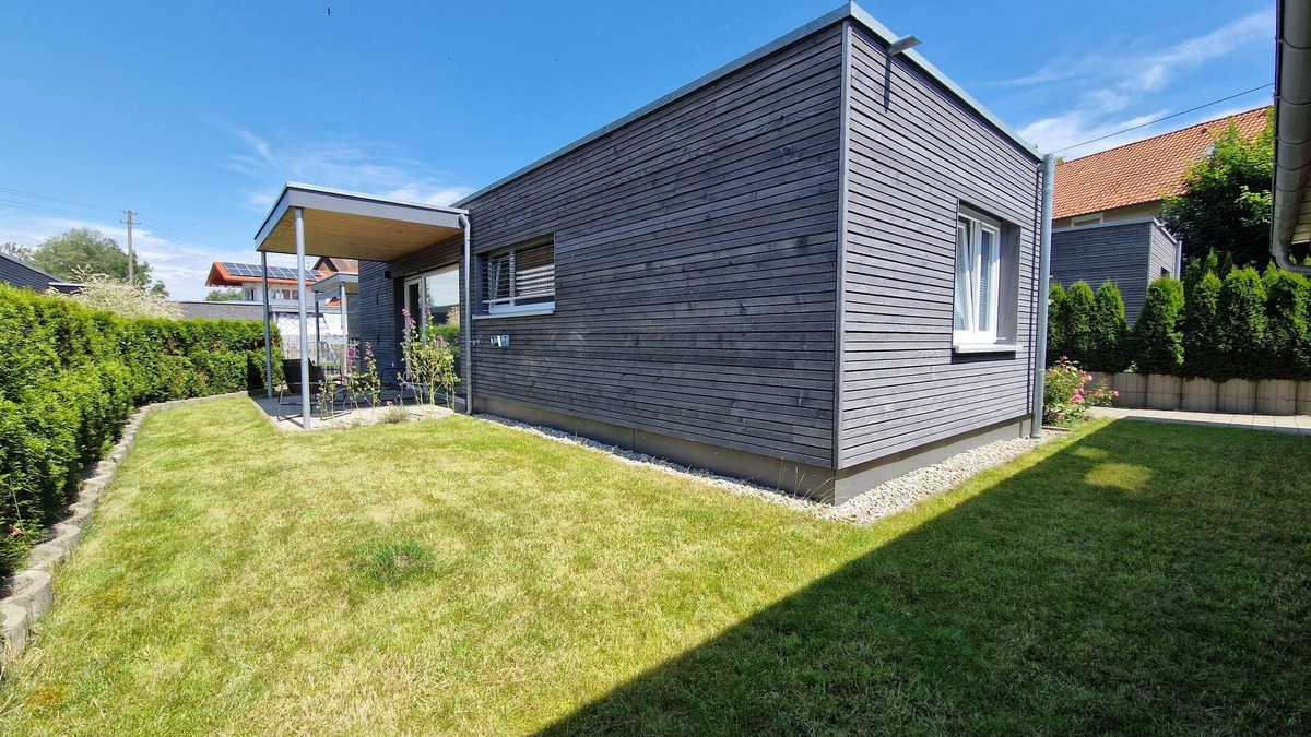 Diepoldshofen House | 10min to CenterParcs, bungalow with garden and carport, 4 persons