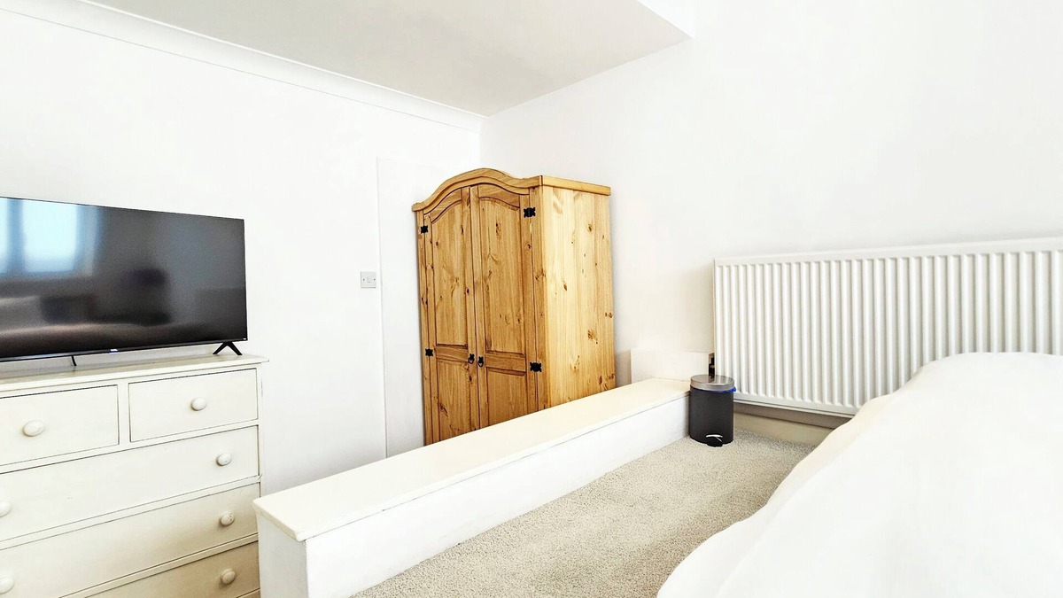 Churchill Apartment | 10min walk to Victoria Station | 20min walk to Buckingham Palace | Clean & Cosy