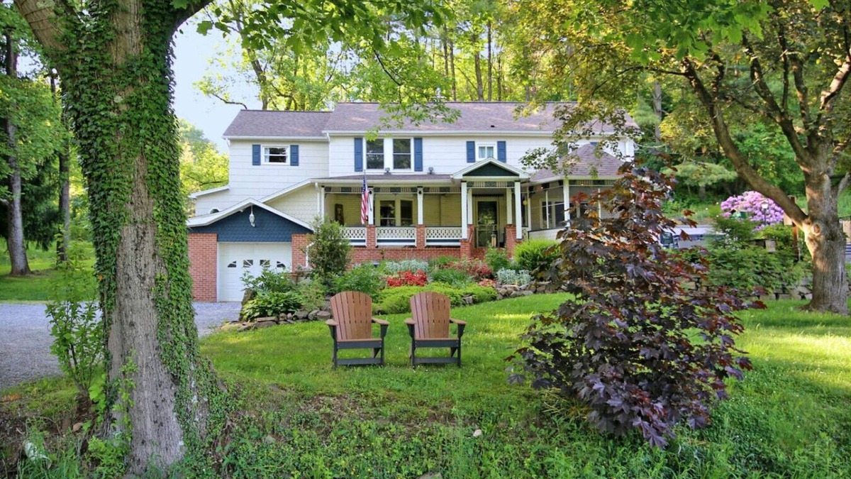 Cumbola House | 11-Acre Farmhouse Retreat | Creek, Pool, Hot Tub