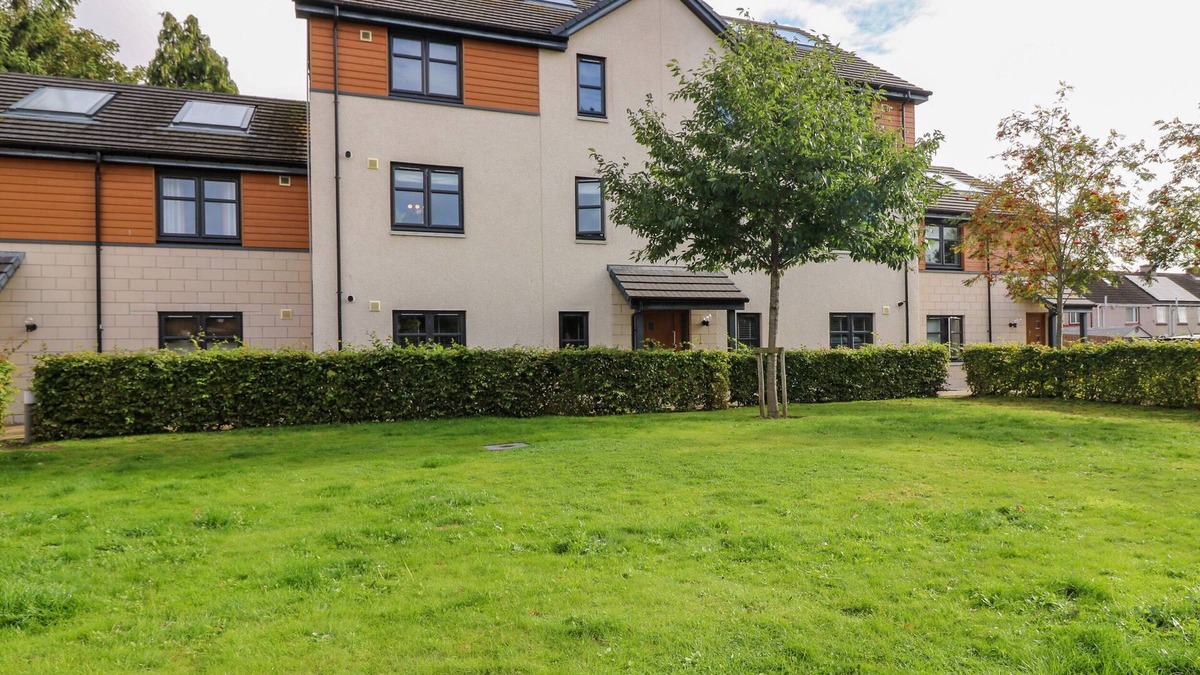 Banchory Cottage | 11 AMBLESIDE COURT, pet friendly, with a garden in Banchory