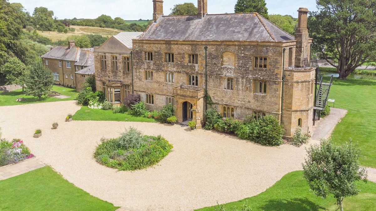 Beaminster Cottage | 11 bedroom accommodation in Hooke, near Beaminster