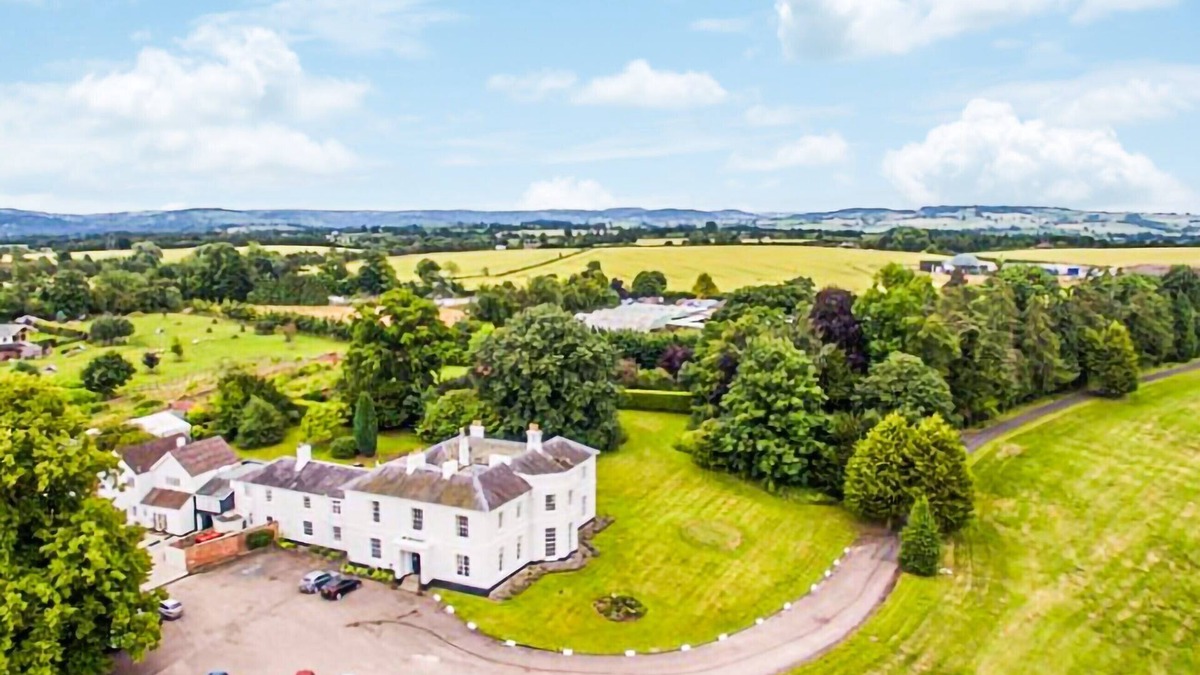Saint Owens Cross Cottage | 11 bedroom accommodation in Peterstow