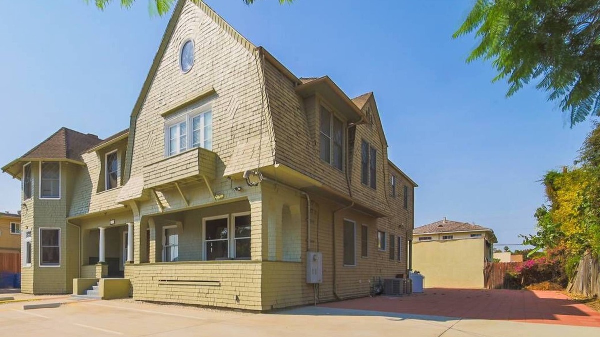 Downtown Los Angeles Cabin | 11-bedroom Historic Victorian Mansion lodge in brilliant Los Angeles-USC Village