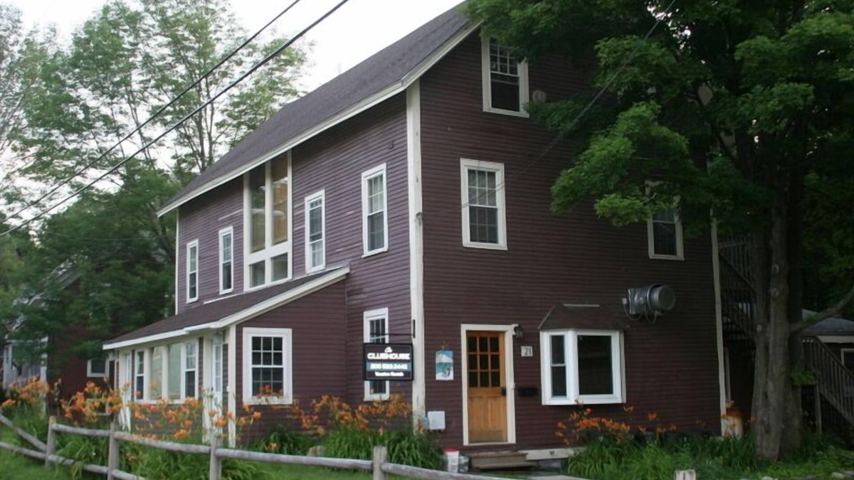 Ludlow Cabin | 11 BR, 7 Bth, 1/2 mile to Okemo, Hot Tub, on Ski Shuttle, King Bed, Walk to Town