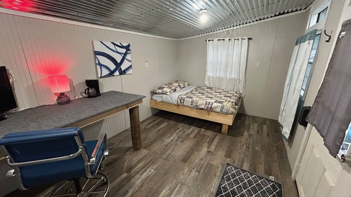 Northern Cabin | #11 - Digital Nomad Cabin on the river overlooking a lake with workstation