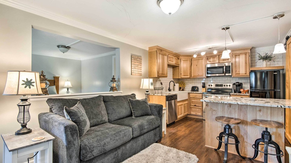 Creighton Apartment | 11 Mi to Denver Zoo: Lakewood Studio w/Fire Pit!