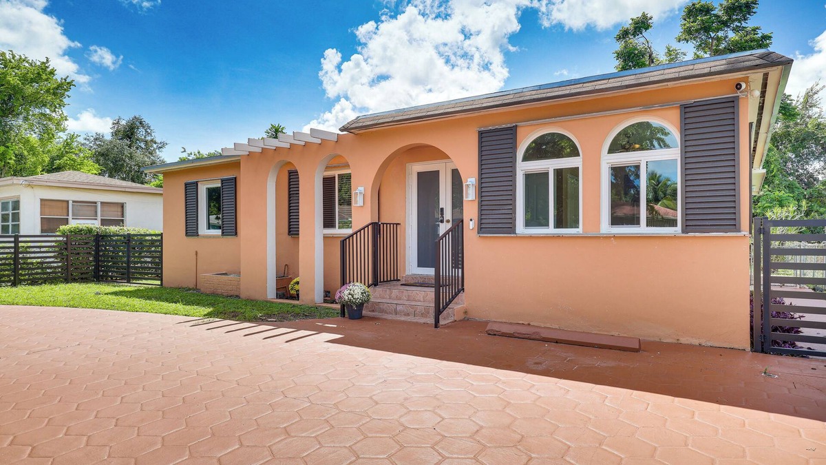 Gladeview House | 11 Mi to South Beach: Home w/Screened Porch!
