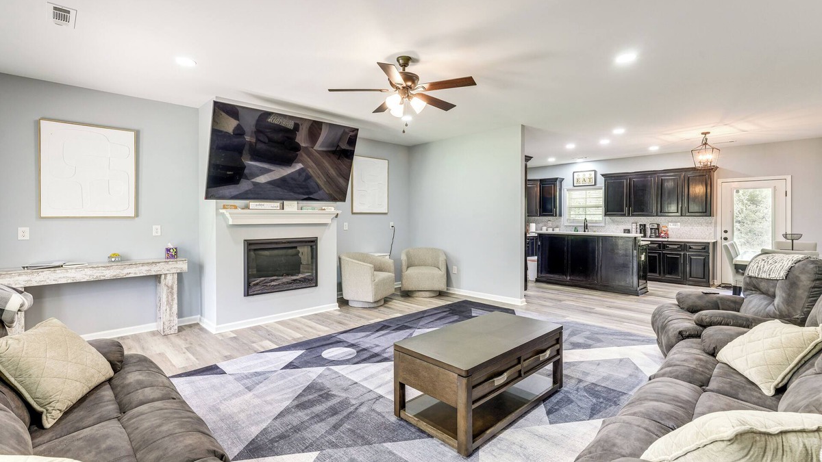 Troy House | 11 Mi to Troy University: Family Home w/Yard
