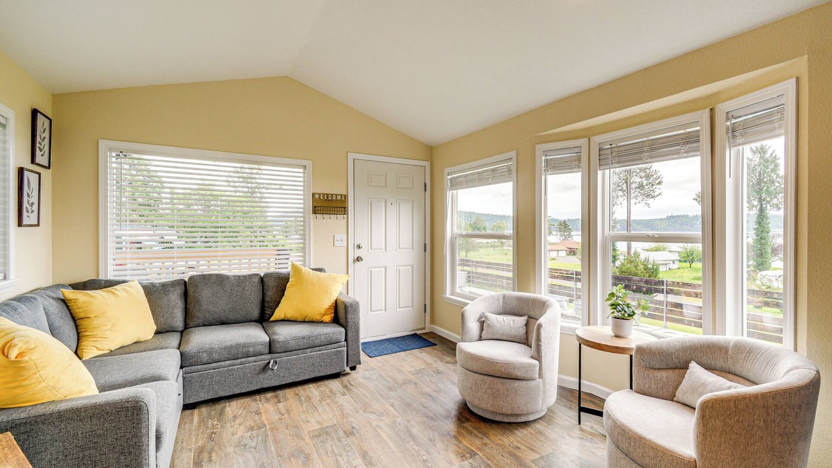 Port Hadlock Cottage | 11 Mi to Port Townsend Ferry: Cottage w/View!