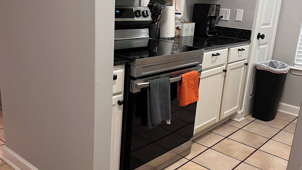 Broadmoor Apartment | 11 miles from LSU University, 70 miles New Orleans 60 miles Lafayette
