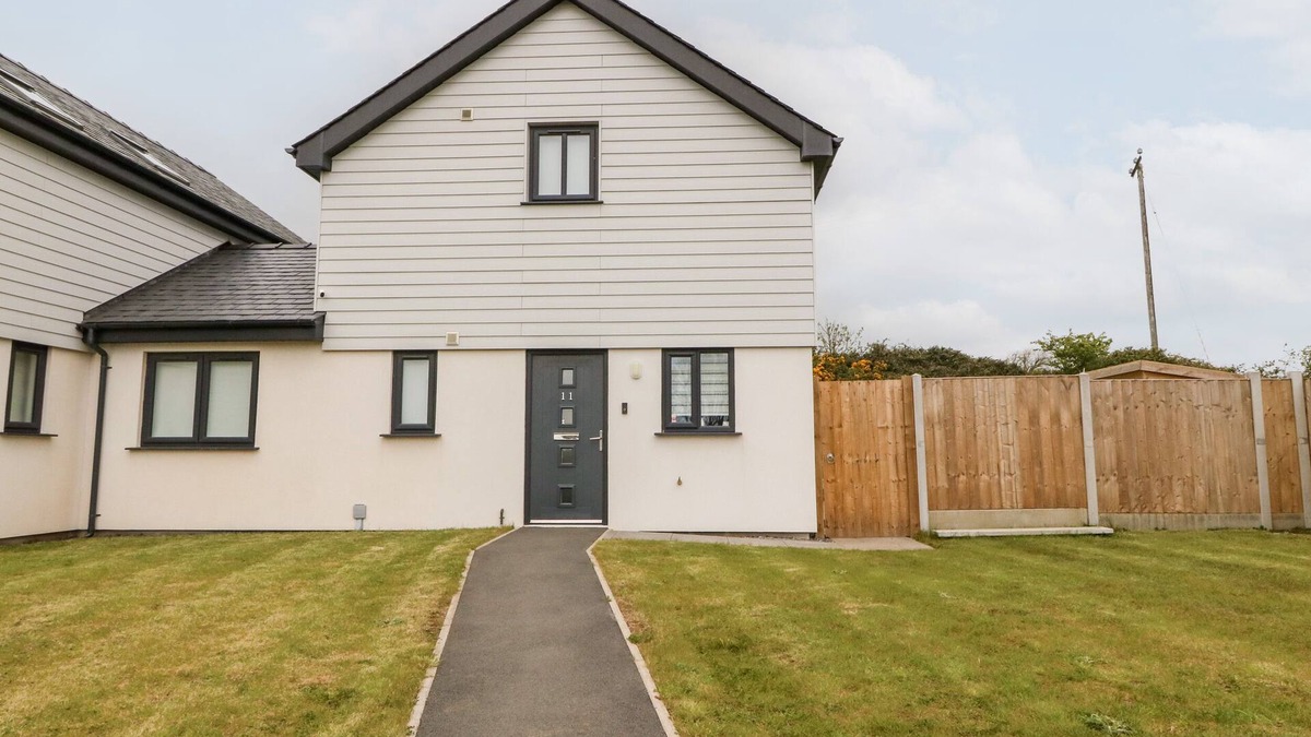 Brynteg Cottage | 11 PARC DELFRYN, pet friendly, character holiday cottage in Benllech