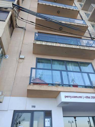 Tower Road Apartment | 110 m² Apartment ∙ 3 bedrooms ∙ 6 guests