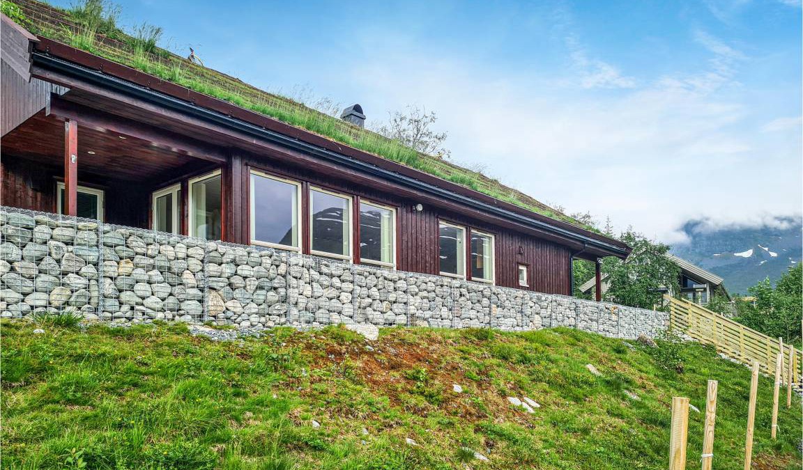 Stordal House | 110 m² House ∙ 4 bedrooms ∙ 8 guests