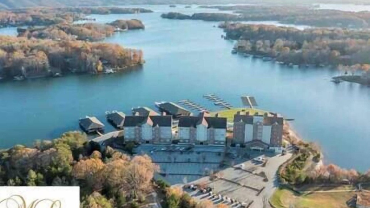 Smith Mountain Lake Apartment | #110 Pointe - 1 Bedroom Lakefront Condo at Mariners SML
