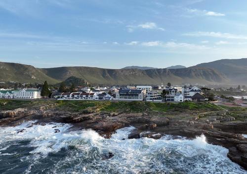 Hermanus City-Centre Apartment | 111 at The Esplanade