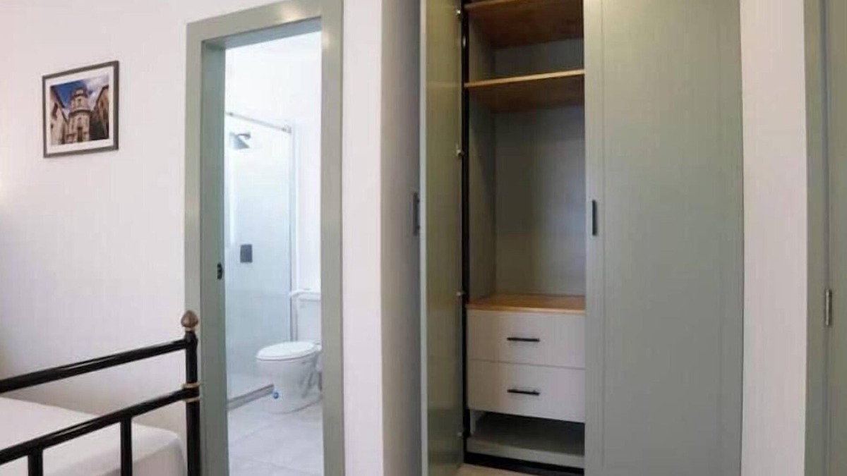 Urdesa Apartment | 111 - Consulate USA Parking Prague Apts 5 pax