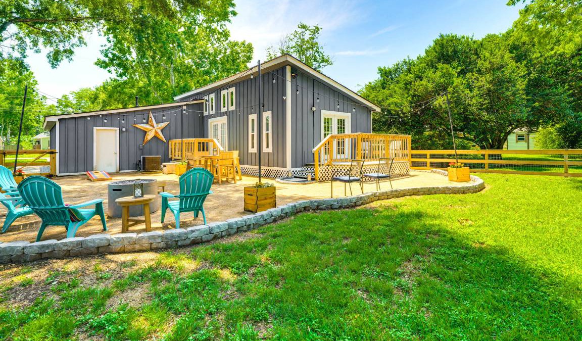 Tomball Cottage | 111 m² Cabin ∙ 2 bedrooms ∙ 6 guests