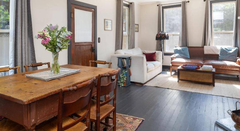 Carlton House | 111 m² House ∙ 2 bedrooms ∙ 6 guests