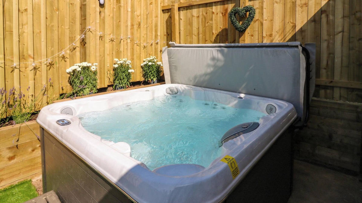 Gardenstown House | 111A MAIN STREET, pet friendly, with hot tub in Gardenstown