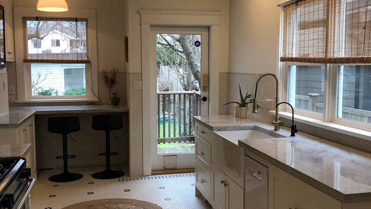 Central Lonsdale House | 112 year old Heritage House with city views and private backyard