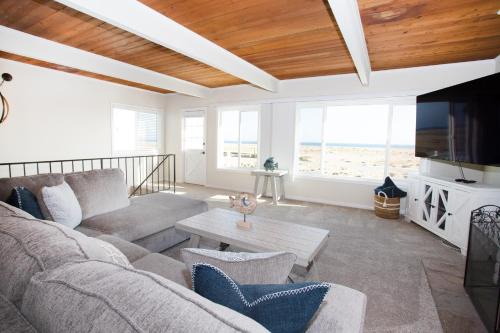 Balboa Peninsula House | 1121 E Balboa Blvd B