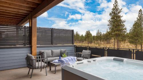 Bend House | 1127 Aerie Buyout 2 Units w Hot TubMountain Views Near Downtown