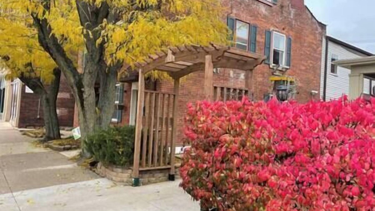 Downtown Dubuque Apartment | 1129#1- Market view studio/steps Millwork district