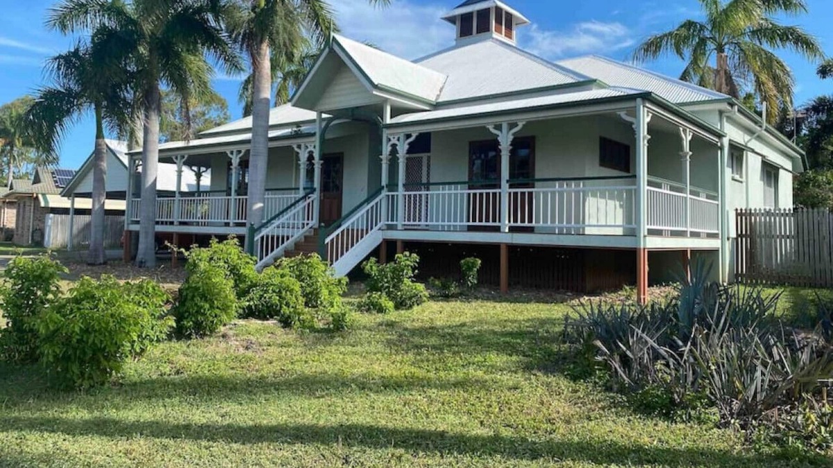 Annandale House | 113 · Stunning 4-bedroom Queenslander in Prime Location