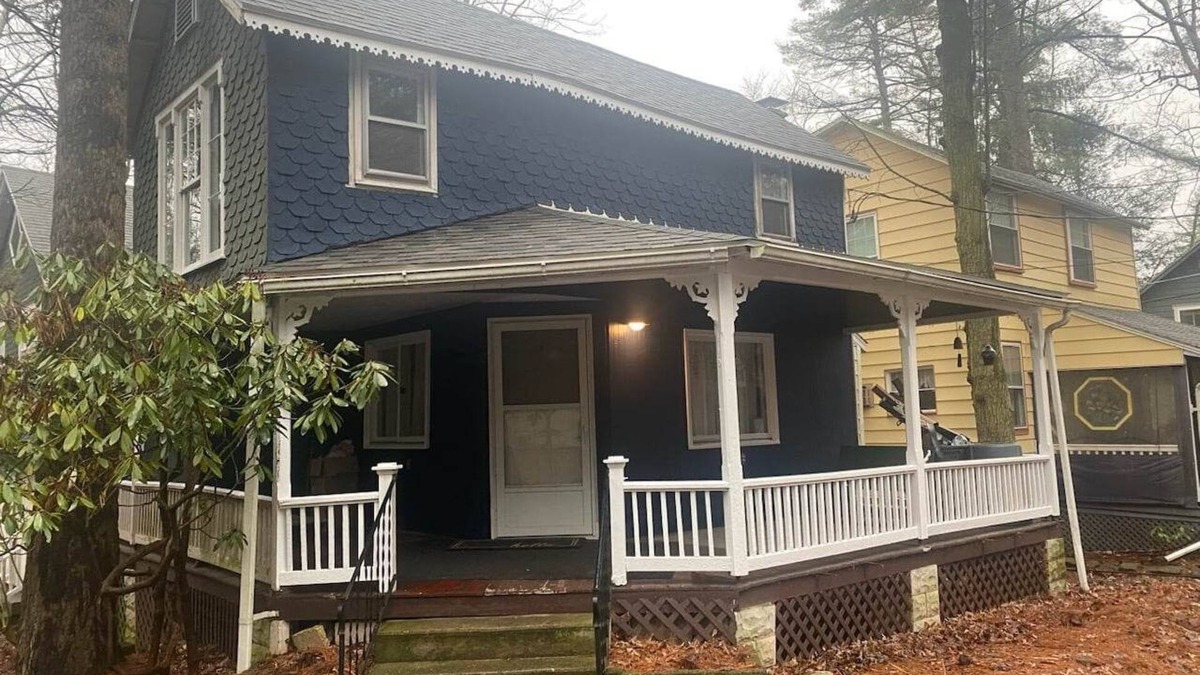 Mount Gretna Heights Cottage | 114 Otterbein Avenue