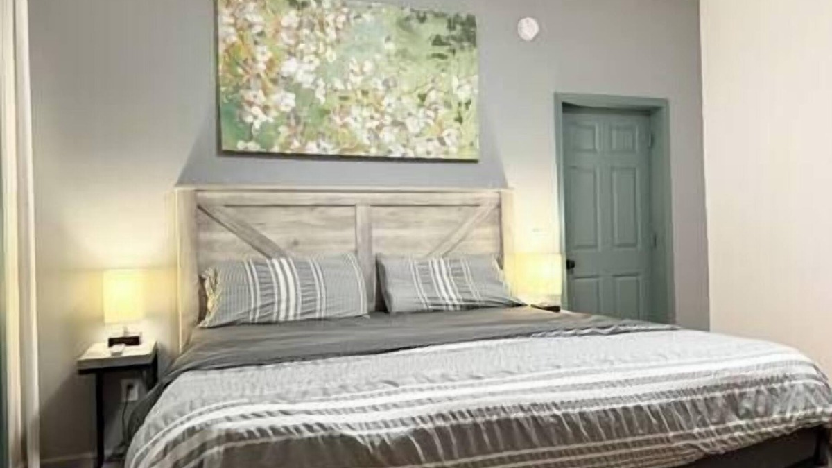 Dubuque Apartment | 1157#2/First floor, King bed, Free parking,