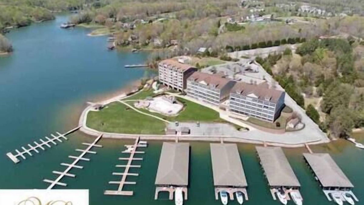 Smith Mountain Lake Apartment | #116 Pointe - 1 Bedroom Lakefront Condo at Mariners SML