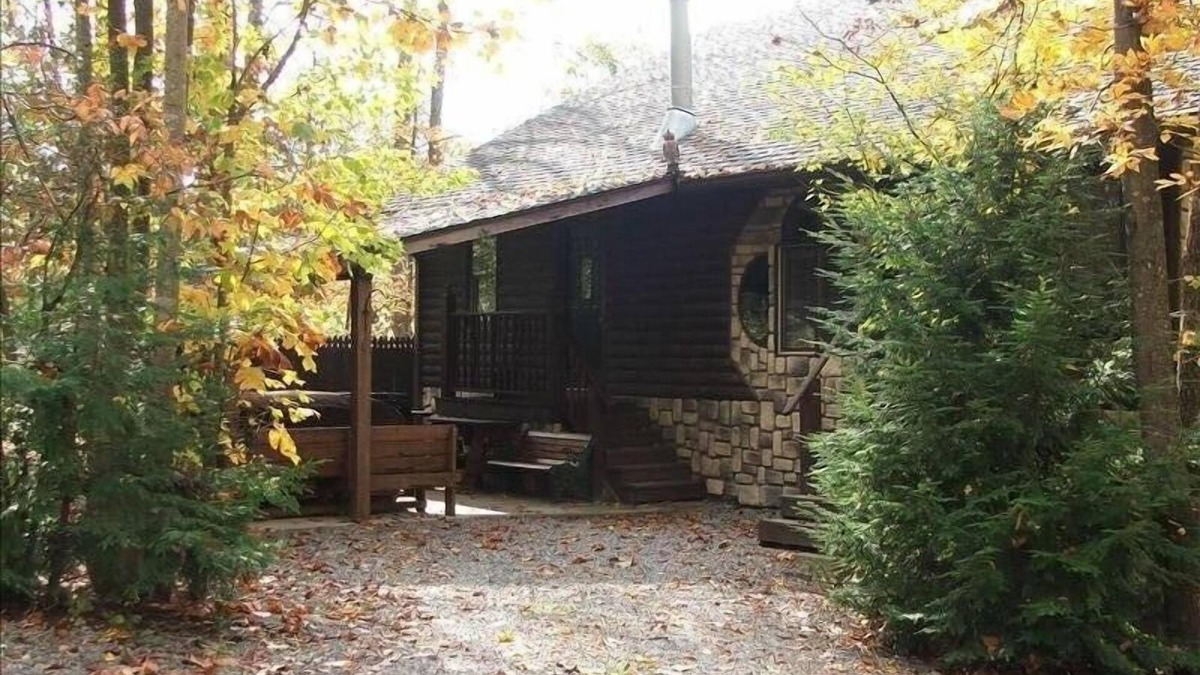 Lansing Cabin | 1163 Milroy Grose Rd. Luxury Cabins-Vacation Home-New River Gorge Bridge Area