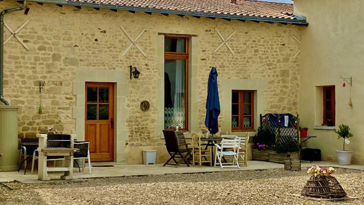 Berrie Cottage | 11th Century convertered barn