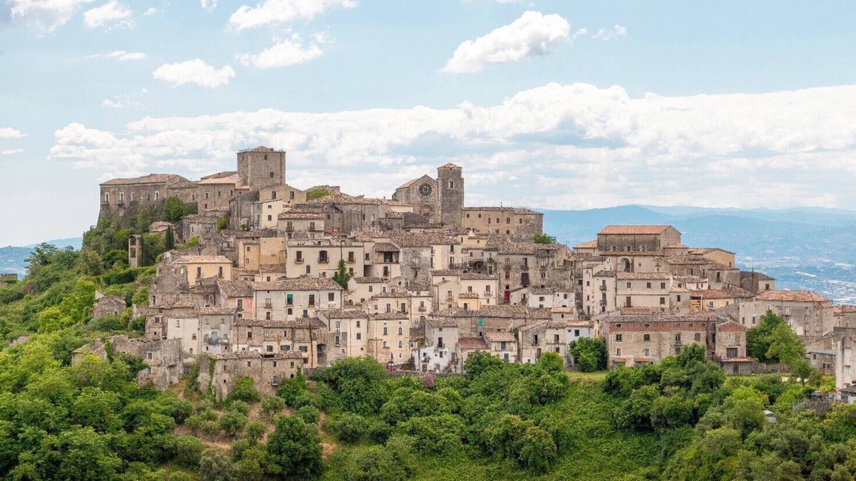 Altomonte Villa | 11th century Italian villa located in the classical Calabrian town of Altomonte.