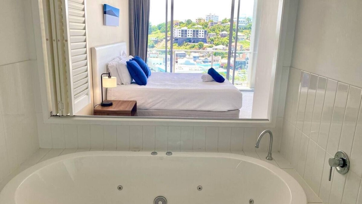 South Townsville Apartment | 11th Floor River & Stadium Views