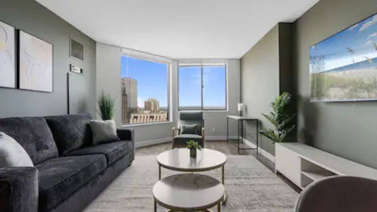 Downtown Minneapolis Apartment | 11th Floor Sky Suite with Parking