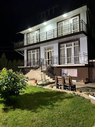 Cholpon-Ata House | 12 Месяцев